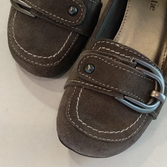 Kelly & Katie Suade Wedges - Picture 3 of 5